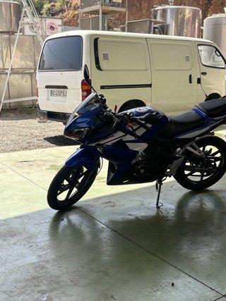 Honda CBR 125R Azul y Blanca