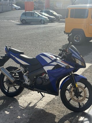 Honda CBR 125R Azul y Blanca