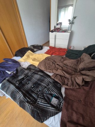Lote 8 capi di vari cappotti a 20 euro