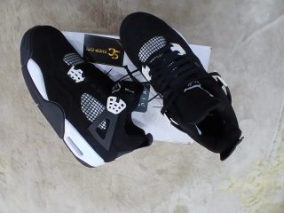 Zapatillas Jordan Negras y Blancas