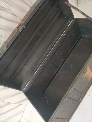 Baúl vintage madera y metal