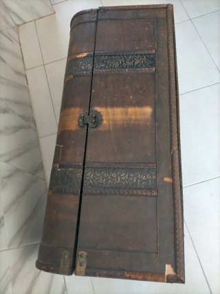 Baúl vintage madera y metal