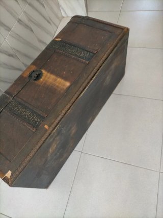 Baúl vintage madera y metal