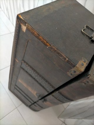 Baúl vintage madera y metal