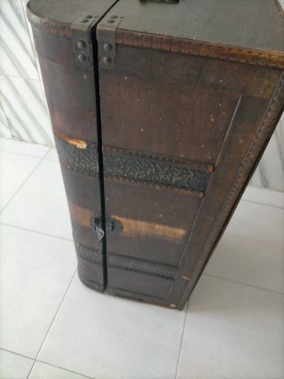 Baúl vintage madera y metal