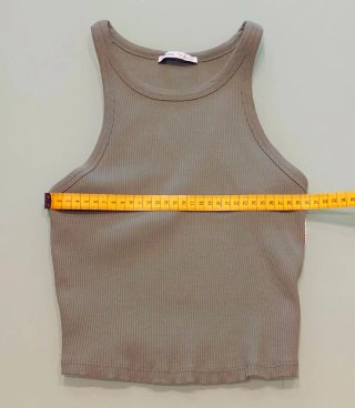 Top tirantes Bershka verde  Talla M fotos medidas.