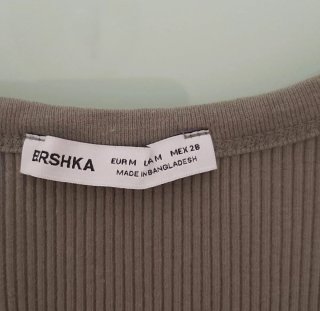 Top tirantes Bershka verde  Talla M fotos medidas.