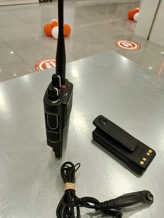 WALKIE MOTOROLA DP4400E + (SIN CARGADOR)