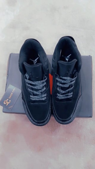 Zapatillas Jordan Negras y Grises