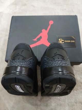 Zapatillas Jordan Negras y Grises