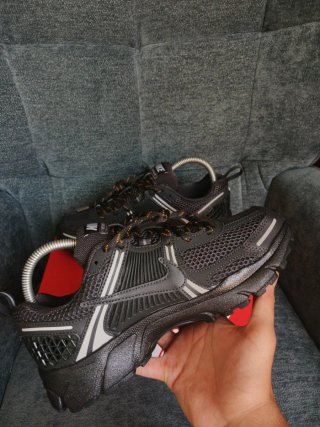 Zapatillas Nike Negras y Grises