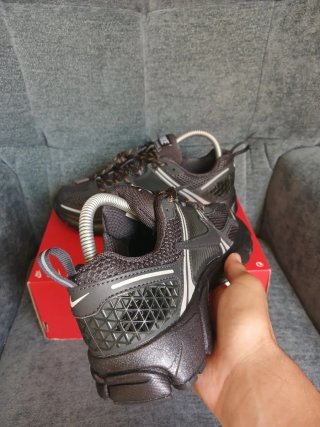 Zapatillas Nike Negras y Grises