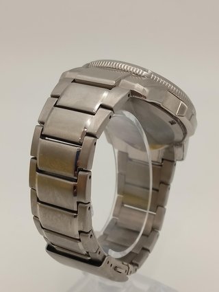 RELOJ CITIZEN J810 TITANIUM NEGRO Y ROJO