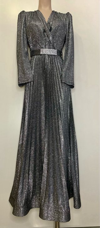 Vestido largo plateado para eventos