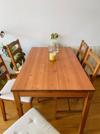 Mesa de comedor de madera + 5 sillas