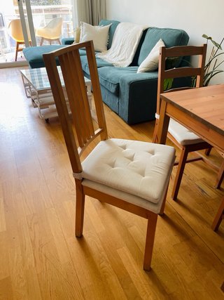 Mesa de comedor de madera + 5 sillas