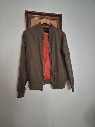 Cazadora Bomber Bershka Verde Oliva Talla M
