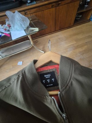 Cazadora Bomber Bershka Verde Oliva Talla M