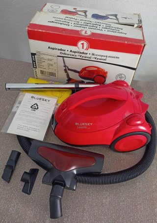 Aspiradora Bluesky 1600W BVC 236 Roja