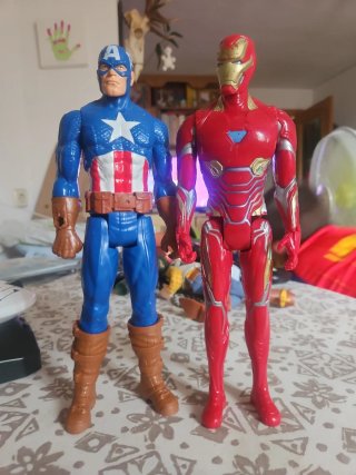 Capitán América y Iron Man Figuras