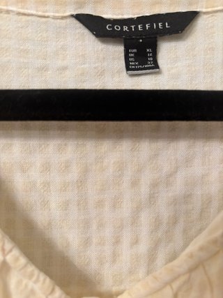 Camisa Cortefiel cuadros beige/blanca con volante.