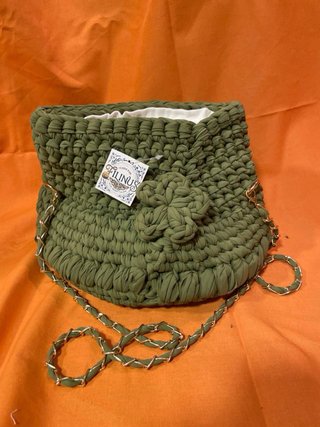 Bolso hecho a mano en trapillo verde