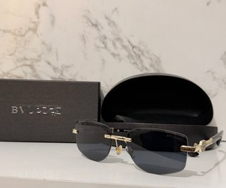 Gafas de sol Bulgari negras y doradas