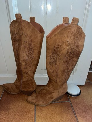 Stivali alti ricamati marroni