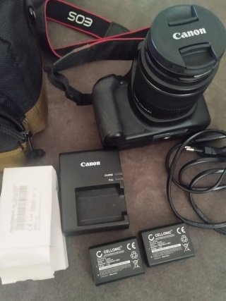 Cámara Canon EOS 1300D Negra poco utilizada.