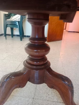 Mesa antigua de caoba