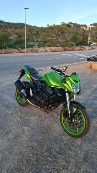 Kawasaki Z750 Naked Verde