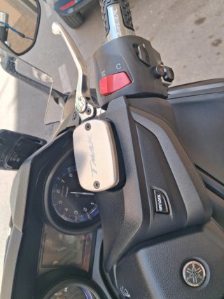 Tapa líquido freno Tmax Yamaha