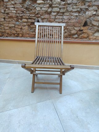 Mesa redonda Teca + 4 sillas plegables