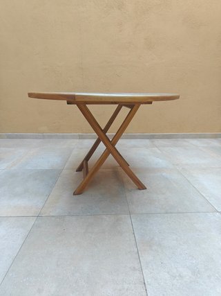 Mesa redonda Teca + 4 sillas plegables