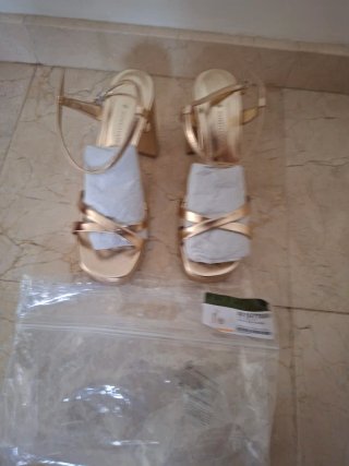 Sandalias doradas tacón plataforma talla 39