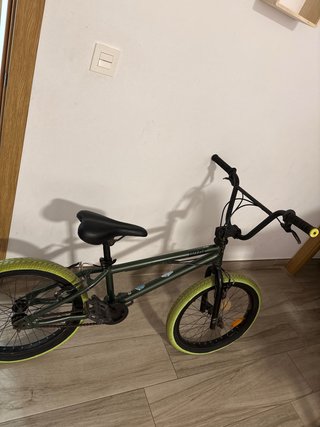 Bicicleta BMX verde