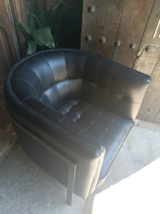 Butaca Chester Piel Negra Diseño