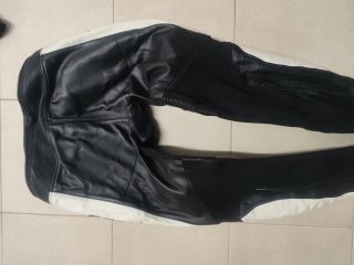 Mono Dainese Cuero Negro y Blanco