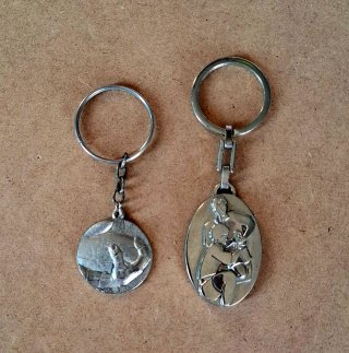 Pack 2 Llaveros Rugby balon y jugador deporte