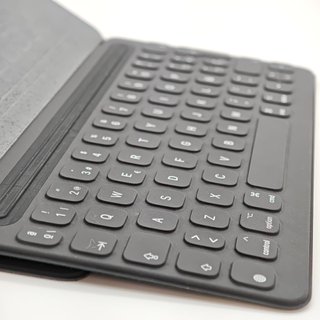 IPAD SMART KEYBOARD PARA IPAD PRO 10.5/AIR 3RA" + CAJA