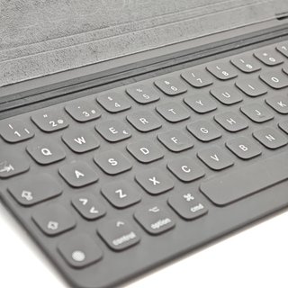 IPAD SMART KEYBOARD PARA IPAD PRO 10.5/AIR 3RA" + CAJA