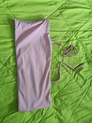 Costume due pezzi rosa più copricostume.
