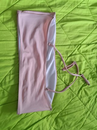 Costume due pezzi rosa più copricostume.