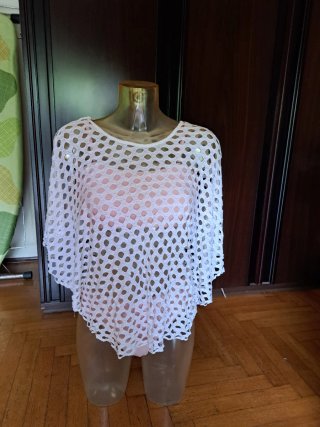 Costume due pezzi rosa più copricostume.