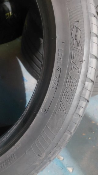 Neumáticos 235/45/17