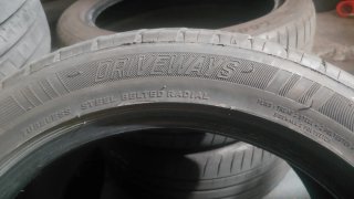 Neumáticos 235/45/17
