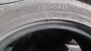 Neumáticos 235/45/17