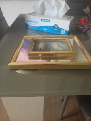 Cuadro decorativo con espejo dorado