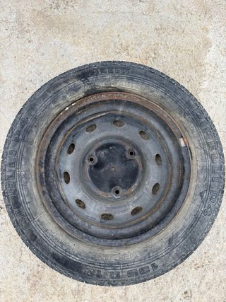 Llanta 13 Renault 4 + Neumático Pirelli P4