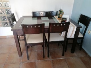 Mesa de comedor con 6 sillas